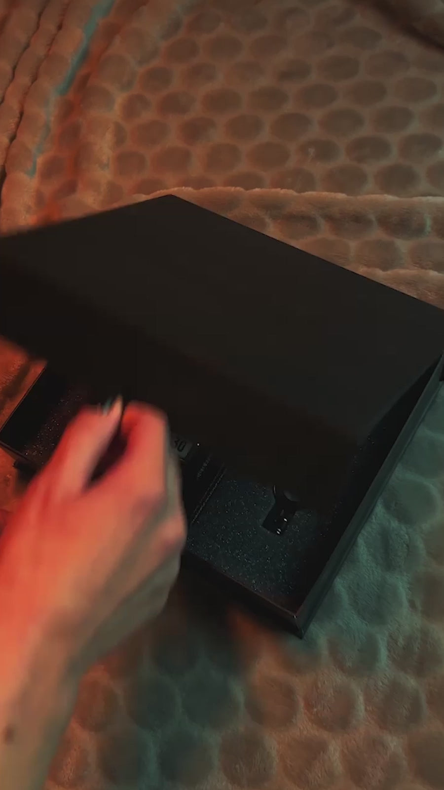 Încarcă clipul video: 